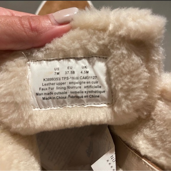 Brand new Women's DKNY Suede sneakers - Picture 3 of 4